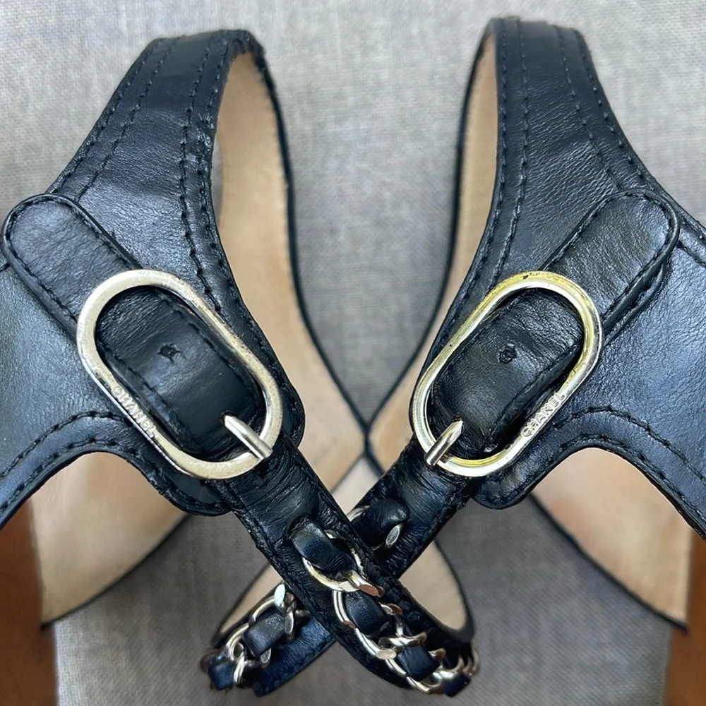 CHANEL Strappy Flat Sandal in Black Leather and Silver Chain Detail